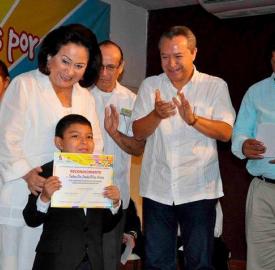  Convive presidenta del Patronato del DIF Tabasco con niños magistrados del TCA