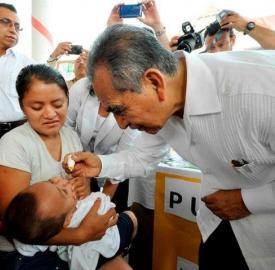  Supervisan Salud y DIF Tabasco acciones de vacunación en Teapa